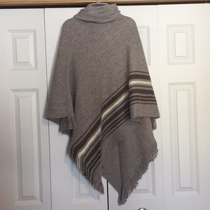 Roots Francis Poncho sweater flaxseed mix